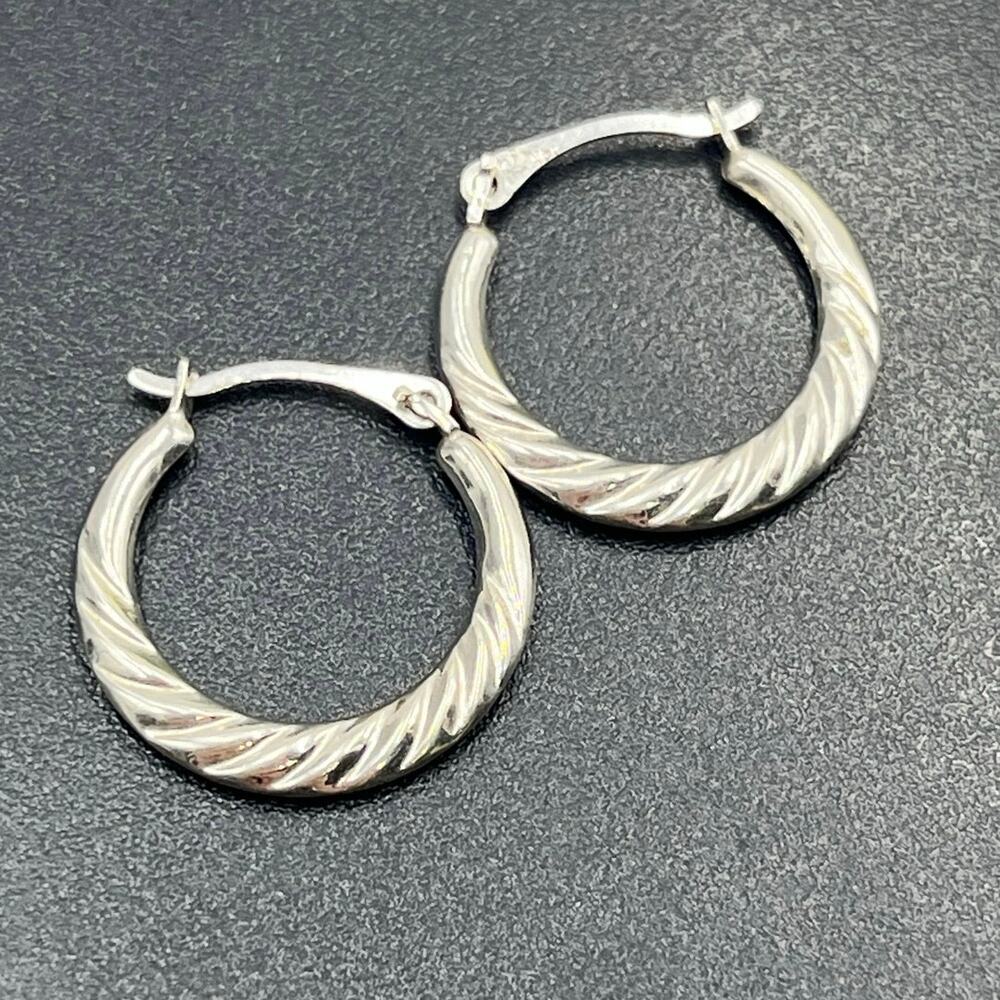 14k White Gold 3mm Crescent‎ Shrimp Small Hoop Earrings .70 grams ZZ JI